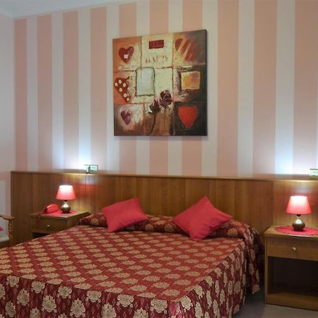 Hotel Facioni Помеция Экстерьер фото