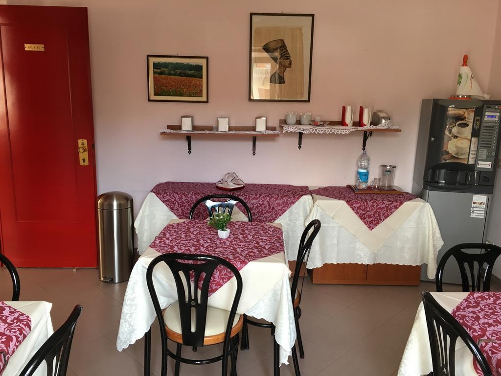 Hotel Facioni Помеция Экстерьер фото