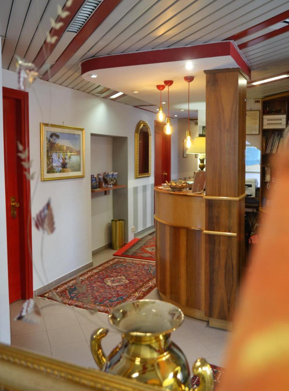 Hotel Facioni Помеция Экстерьер фото