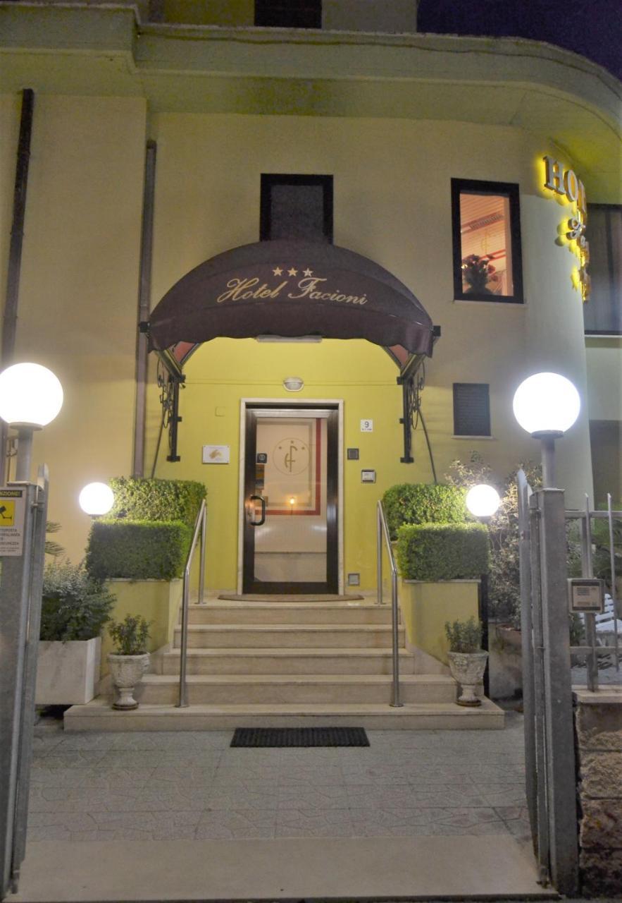 Hotel Facioni Помеция Экстерьер фото