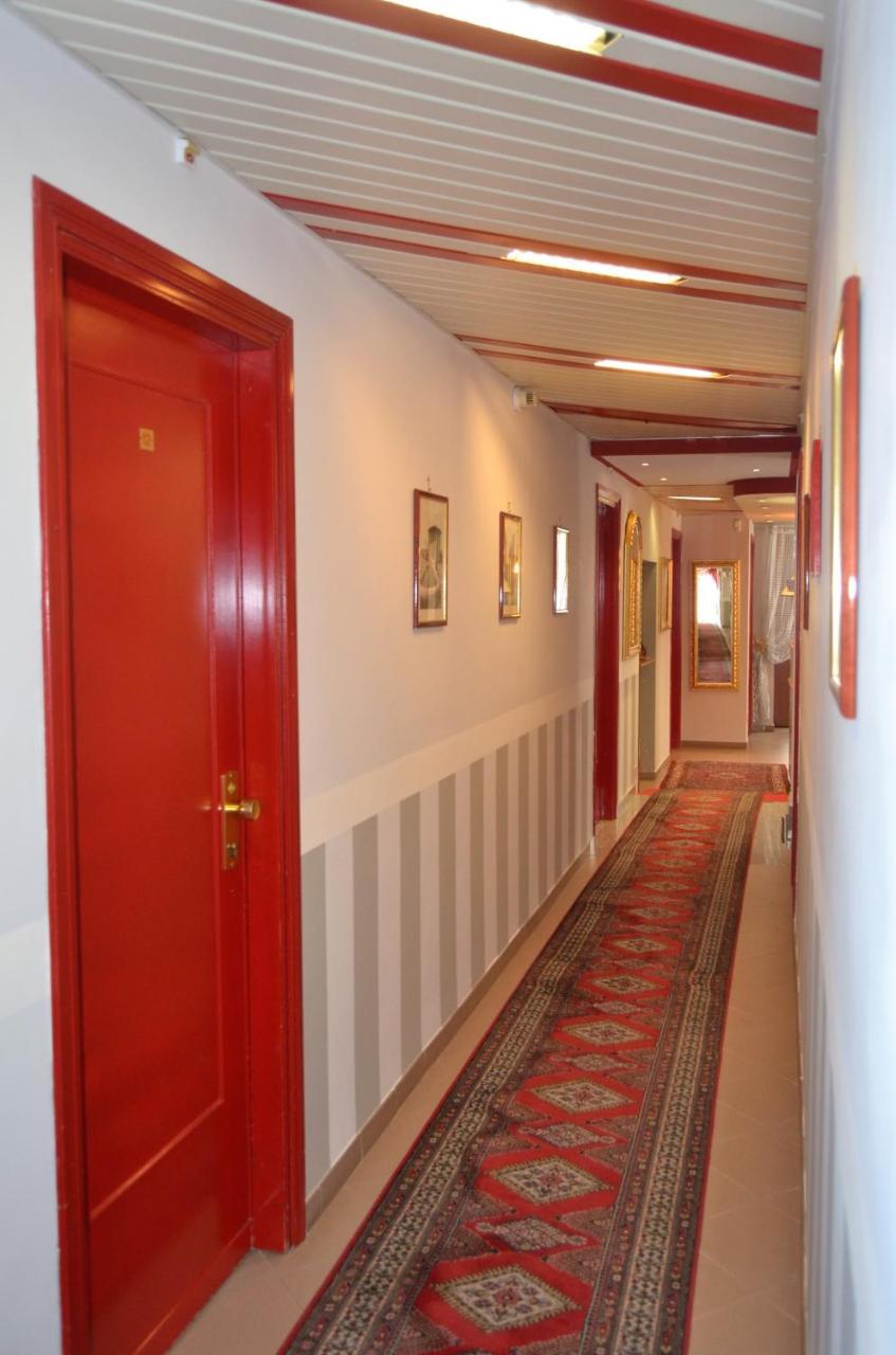Hotel Facioni Помеция Экстерьер фото