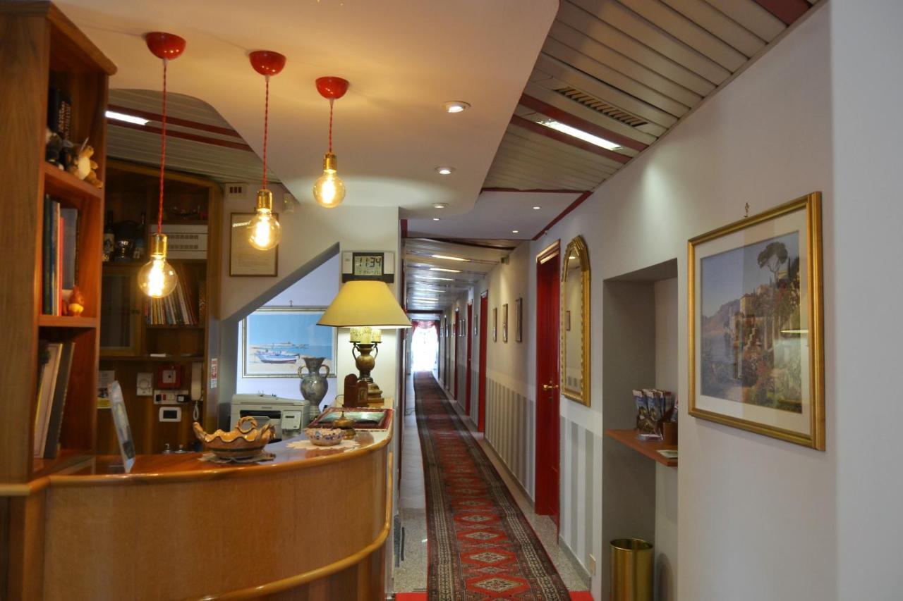 Hotel Facioni Помеция Экстерьер фото