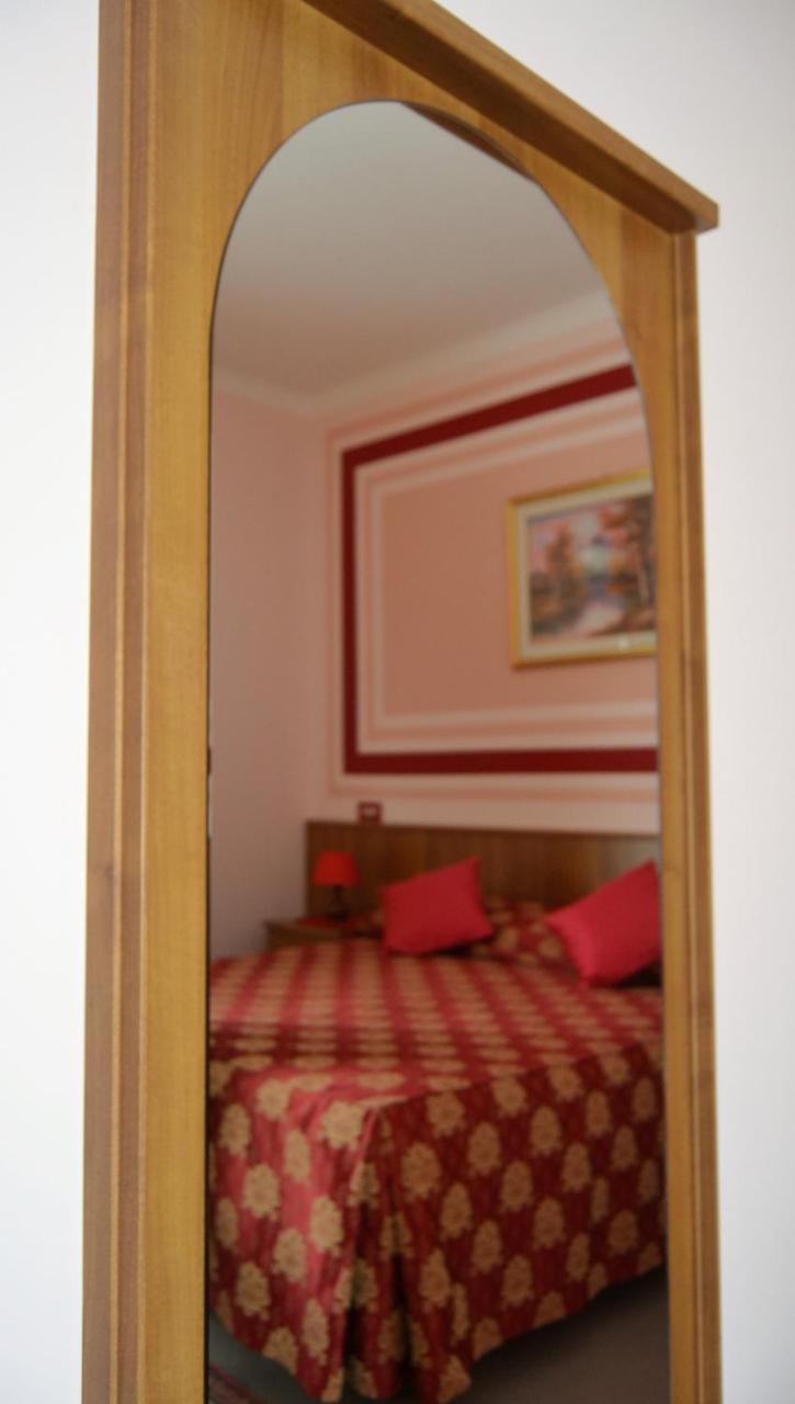 Hotel Facioni Помеция Экстерьер фото