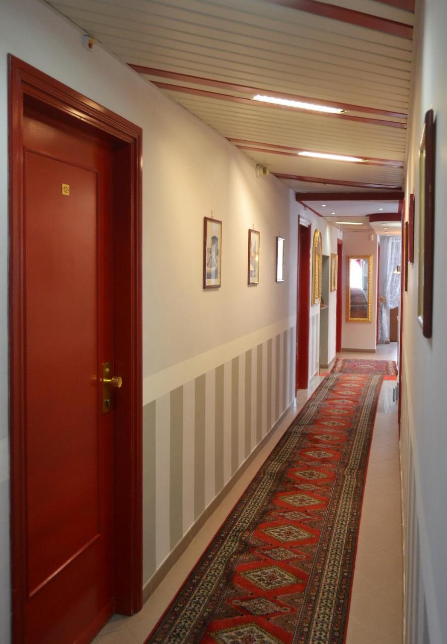 Hotel Facioni Помеция Экстерьер фото