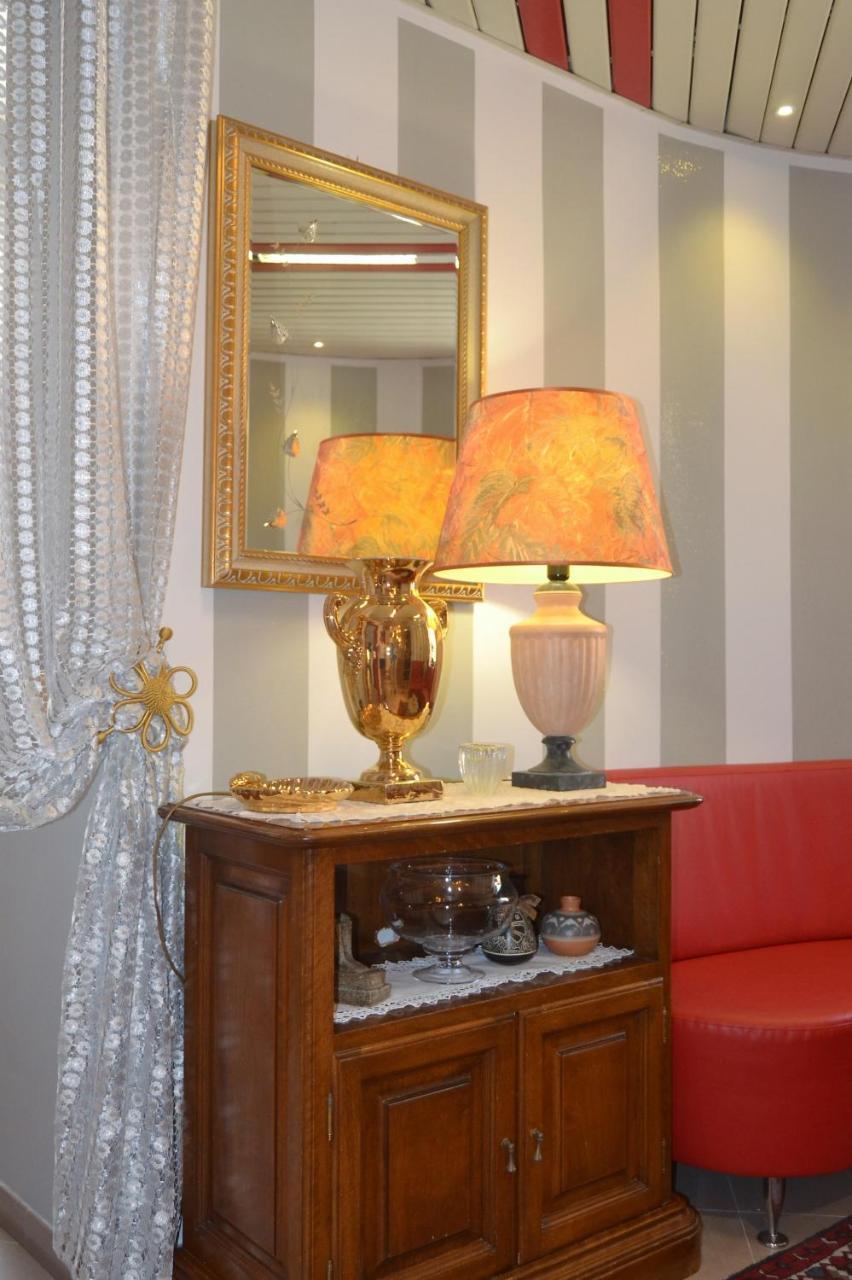 Hotel Facioni Помеция Экстерьер фото