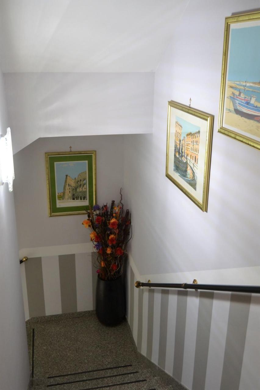 Hotel Facioni Помеция Экстерьер фото