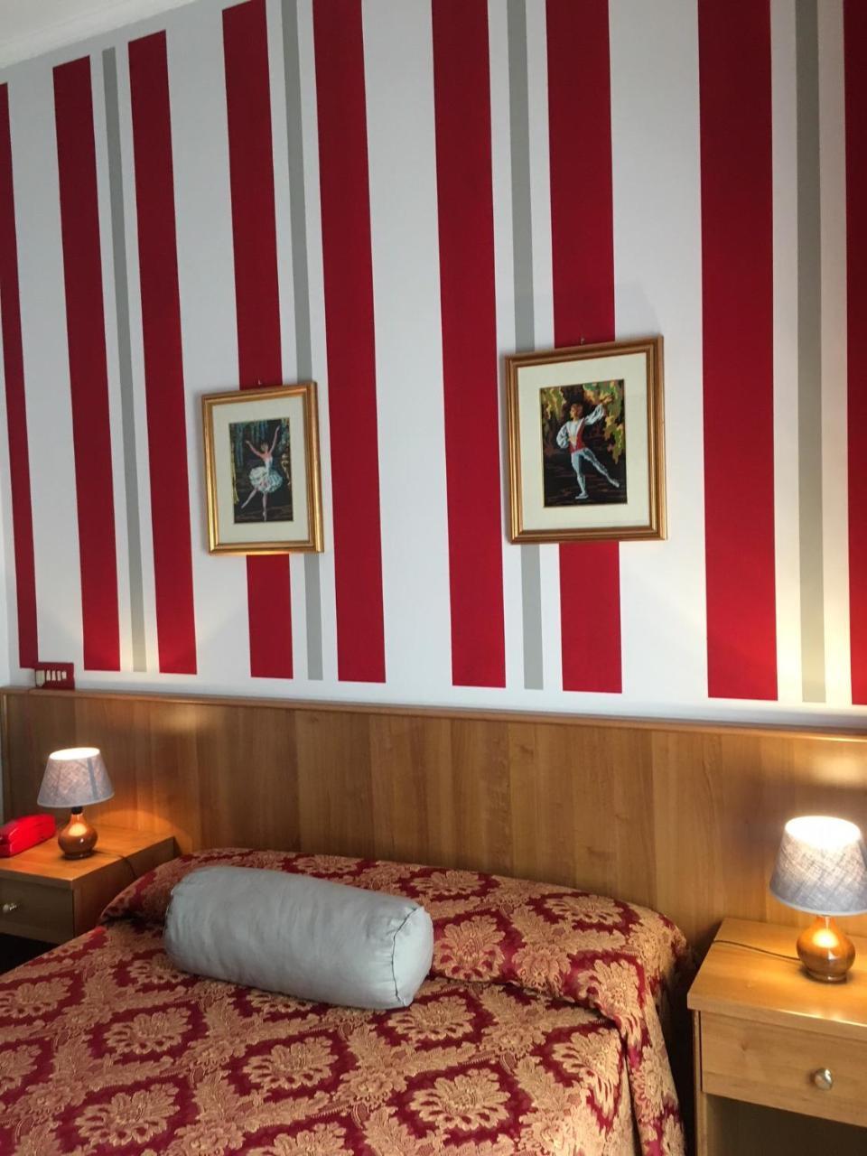 Hotel Facioni Помеция Экстерьер фото