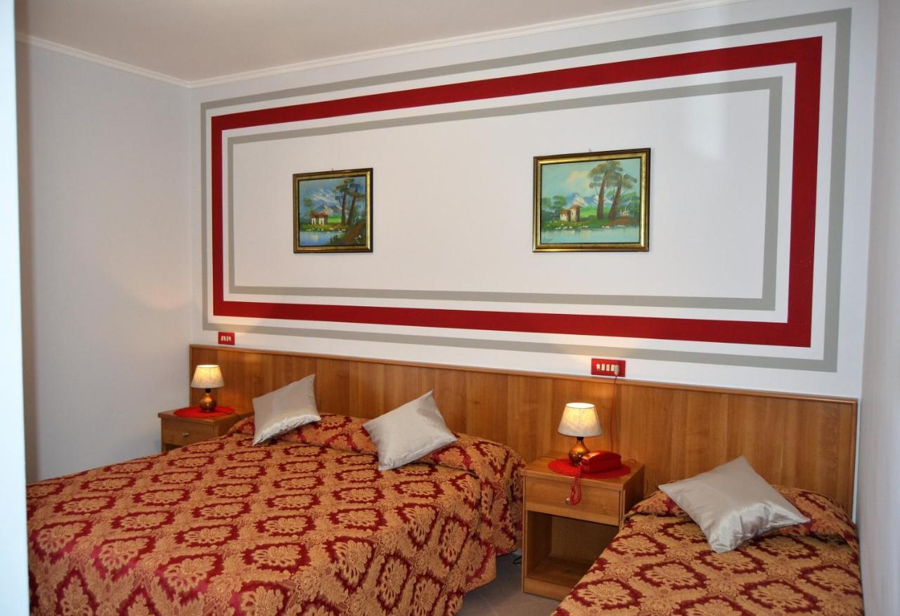 Hotel Facioni Помеция Экстерьер фото