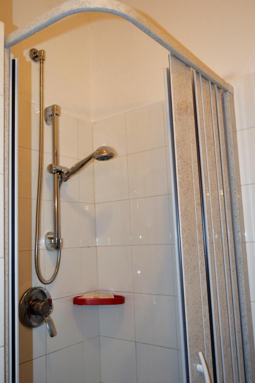 Hotel Facioni Помеция Экстерьер фото