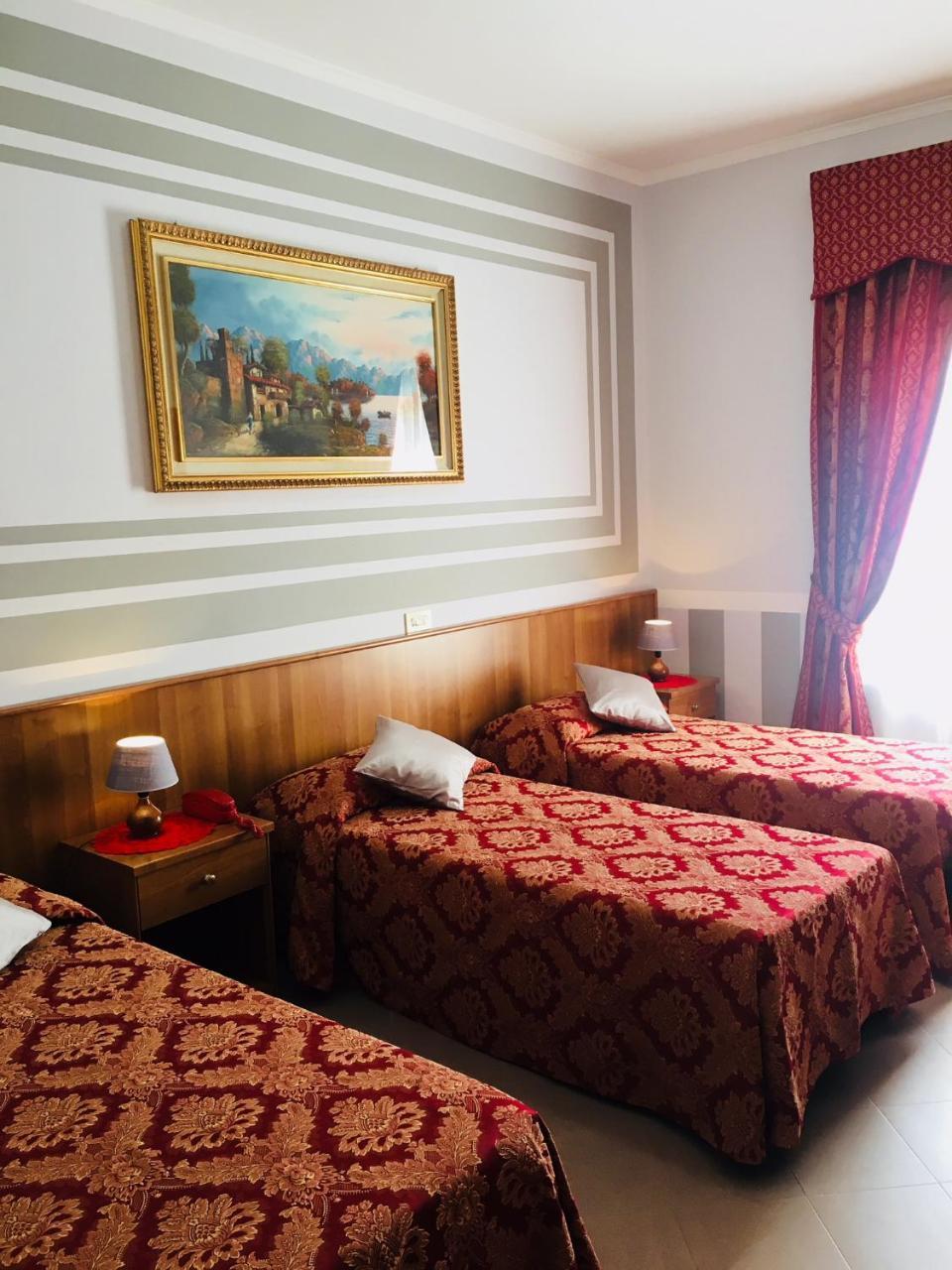 Hotel Facioni Помеция Экстерьер фото