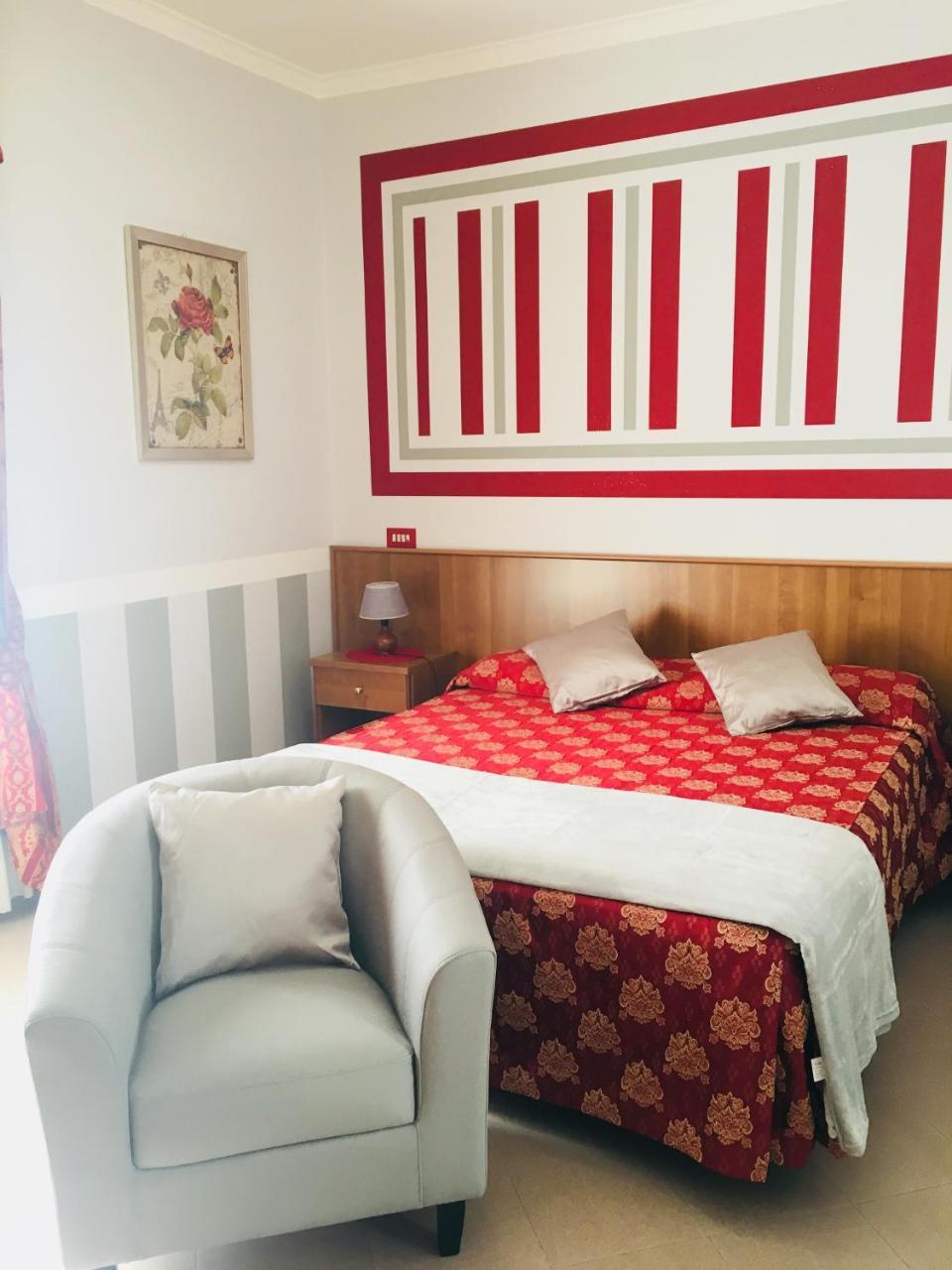 Hotel Facioni Помеция Экстерьер фото