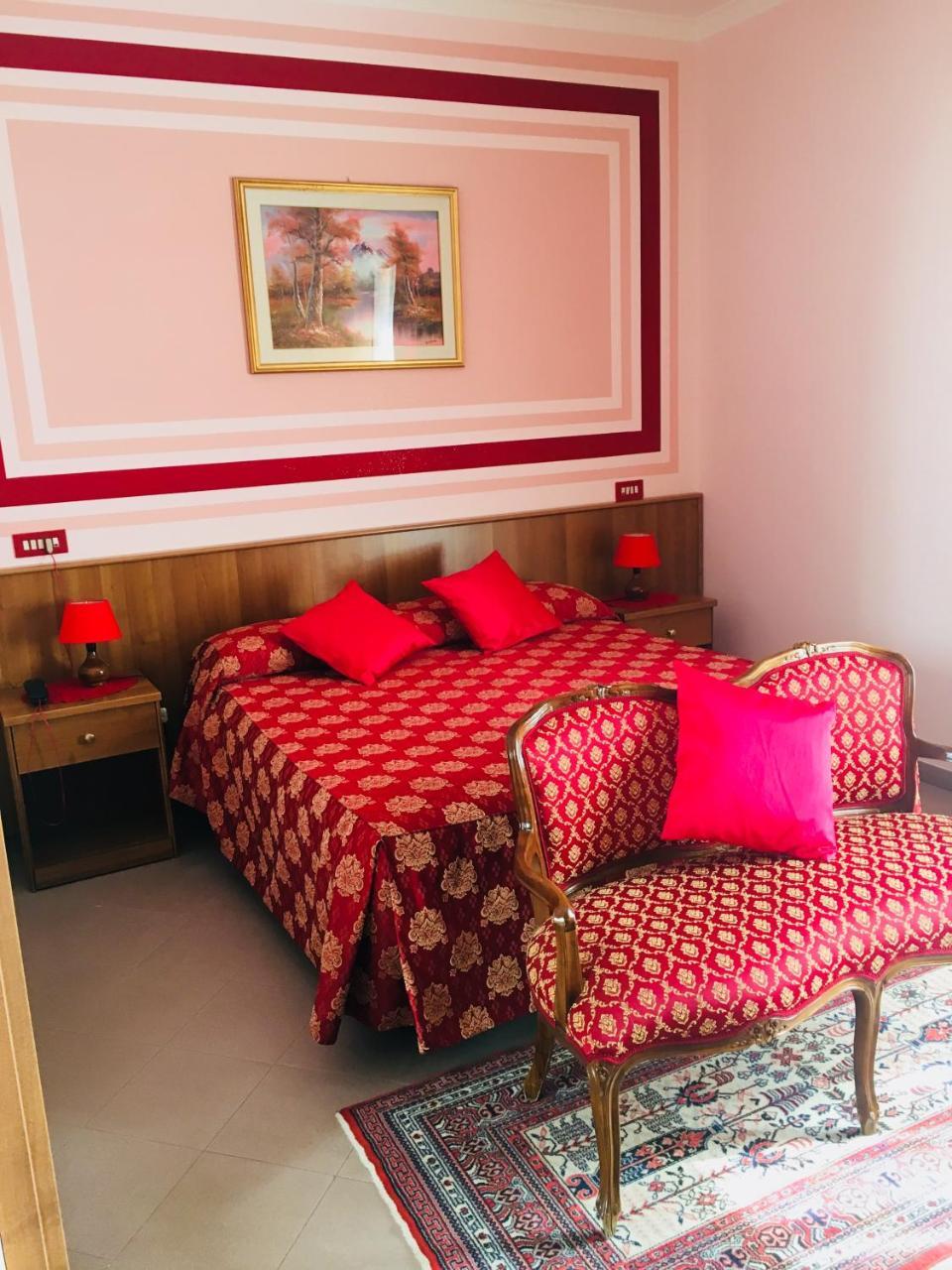 Hotel Facioni Помеция Экстерьер фото